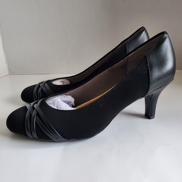 LifeStride Women's Pascal Dress Pump  Black, 7.5 - Picture 3 of 5